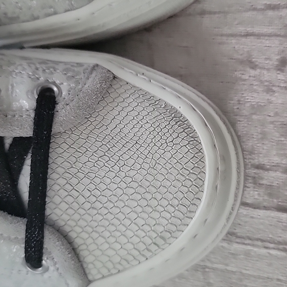 Sneakers - Picture 3 of 5